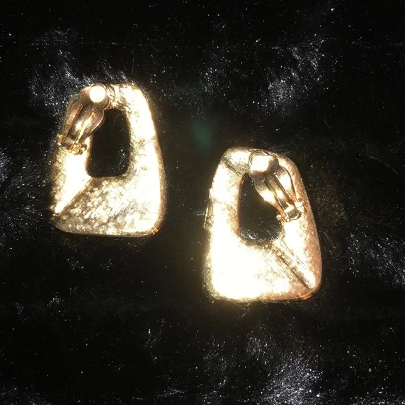 VINTAGE EARRINGS {Clip} - Picture 2 of 6